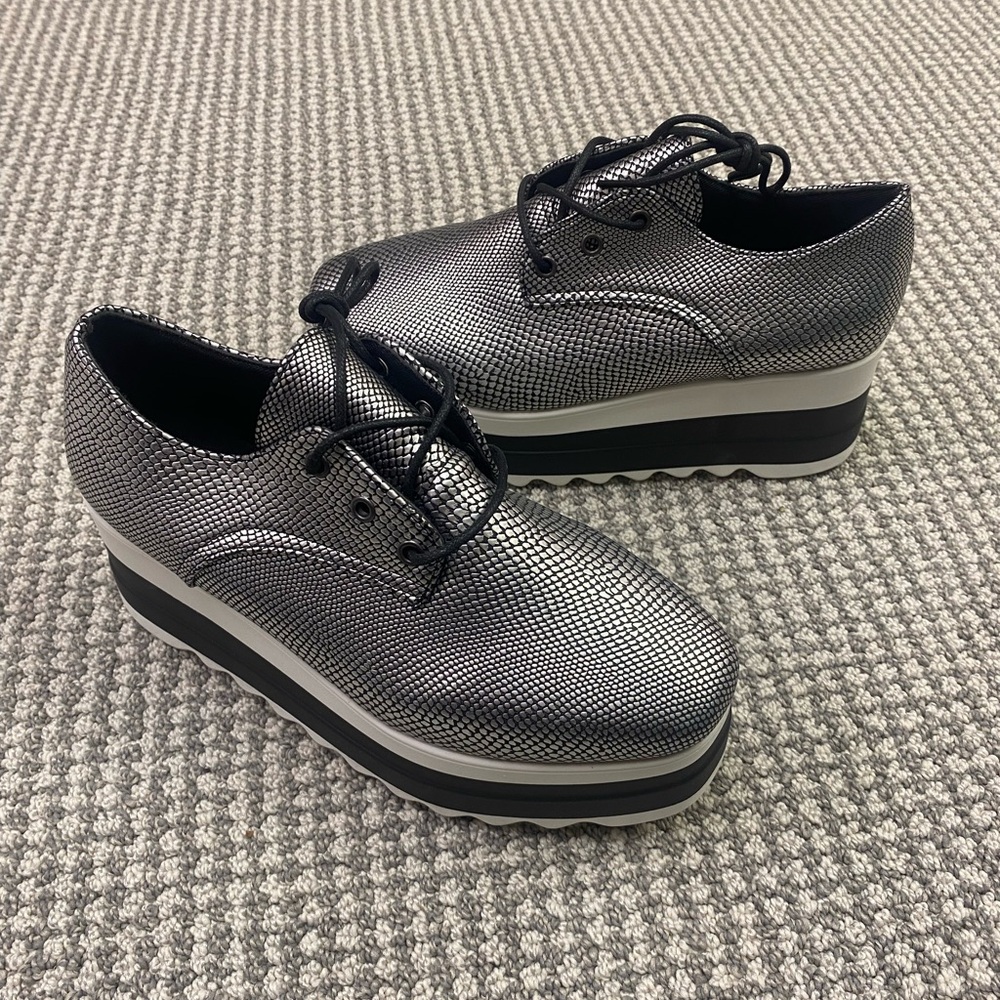 NWOT Platform Lace-Up Women's Shoes in Metallic Silver